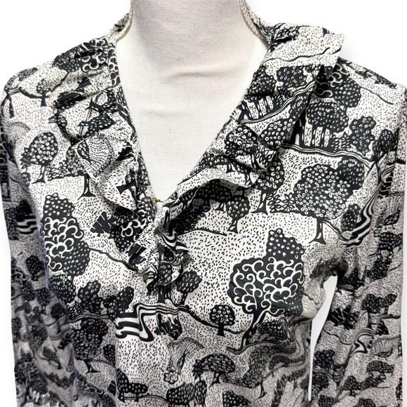Elizabeth McKay Black & White Ruffle V-neck Blouse Artsy Trees Size 4 - Picture 2 of 14